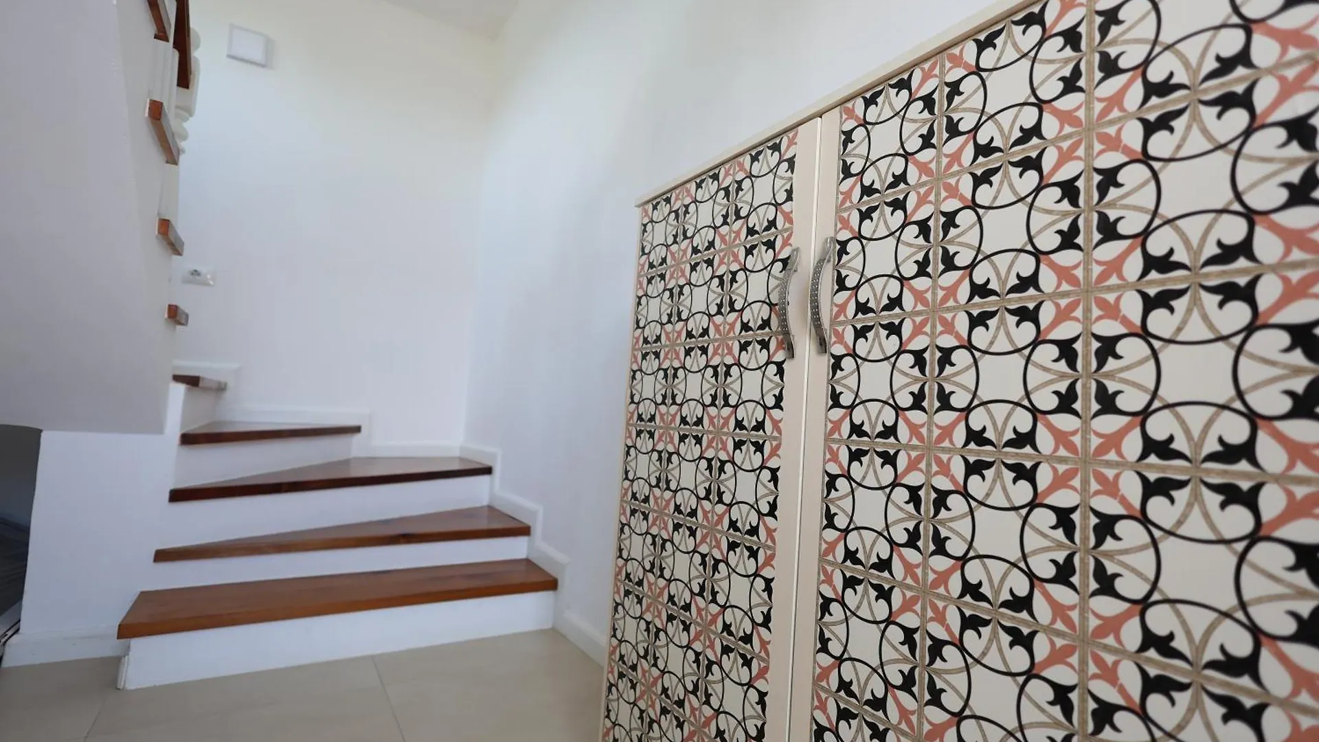 בראט Baza Hostel - Swimming Pool אלבניה