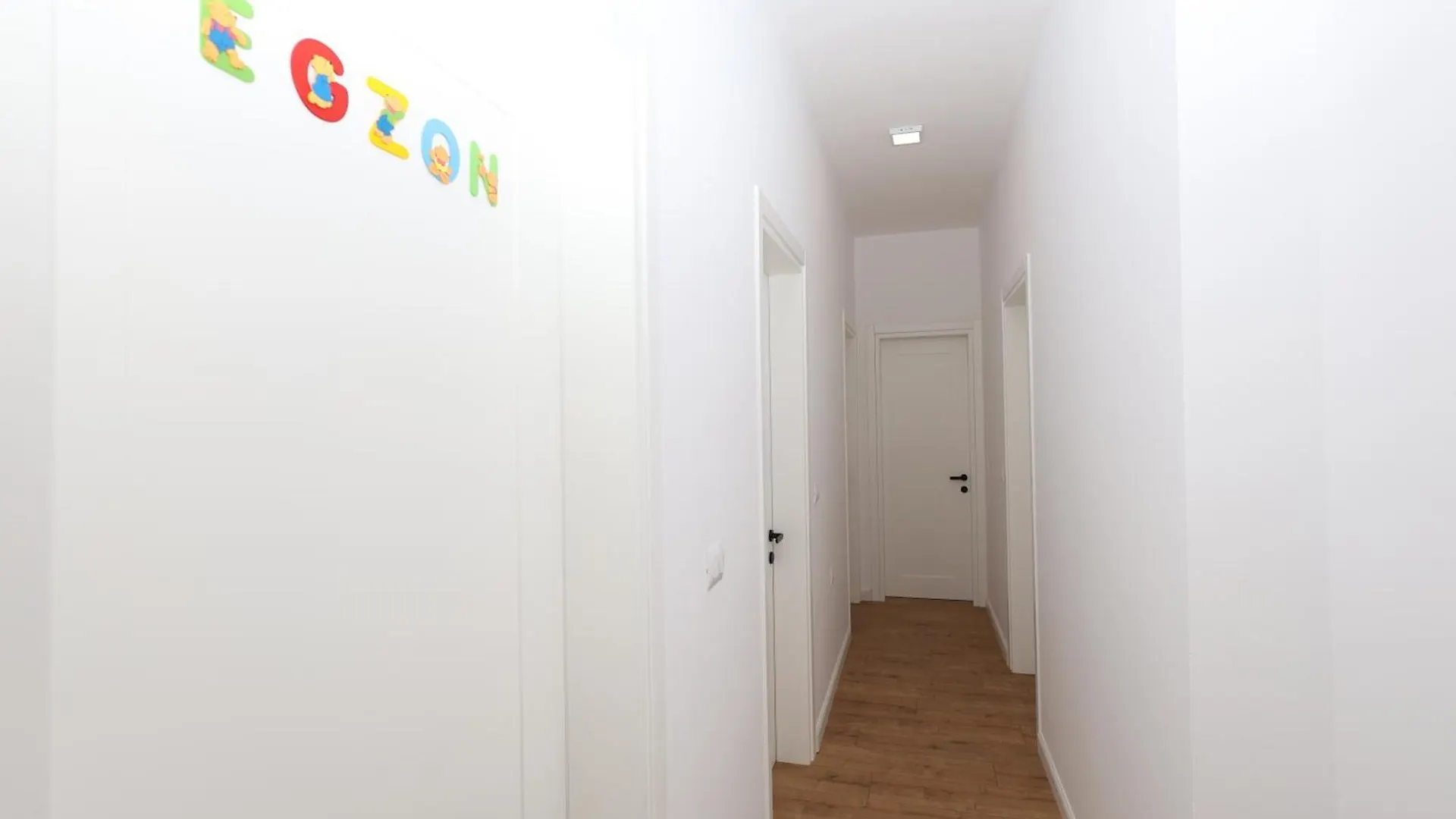בראט Baza Hostel - Swimming Pool
