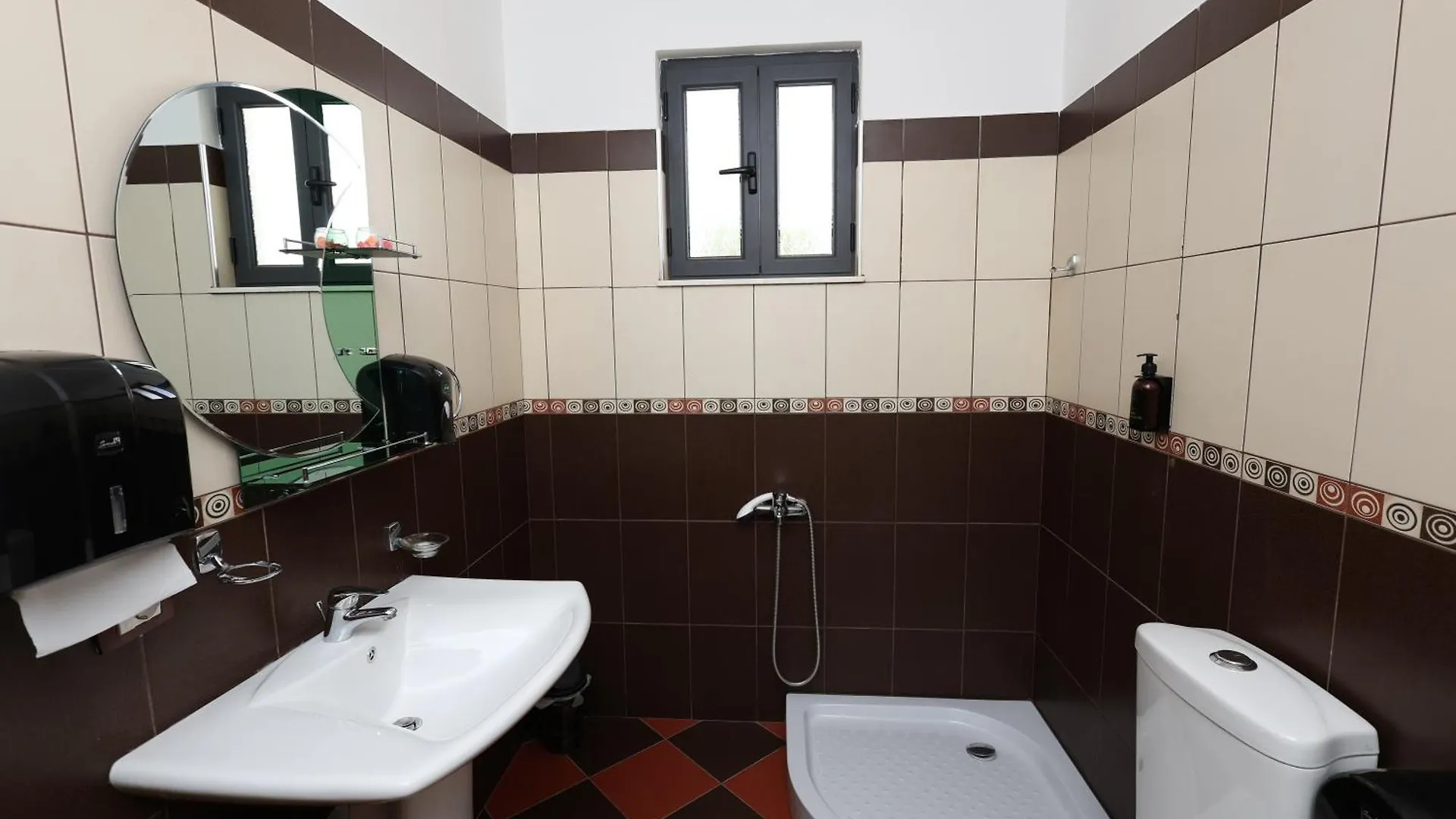 Baza Hostel - Swimming Pool 培拉特