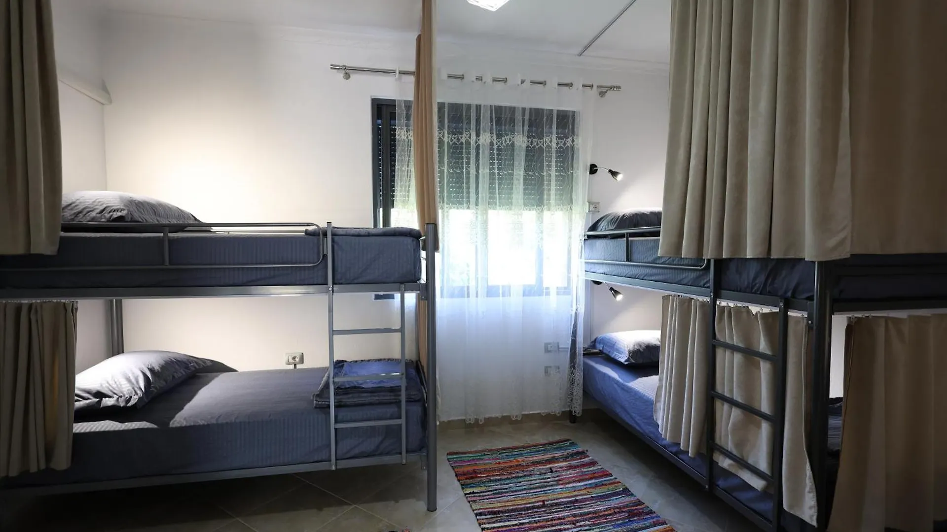 בראט Baza Hostel - Swimming Pool 0*,