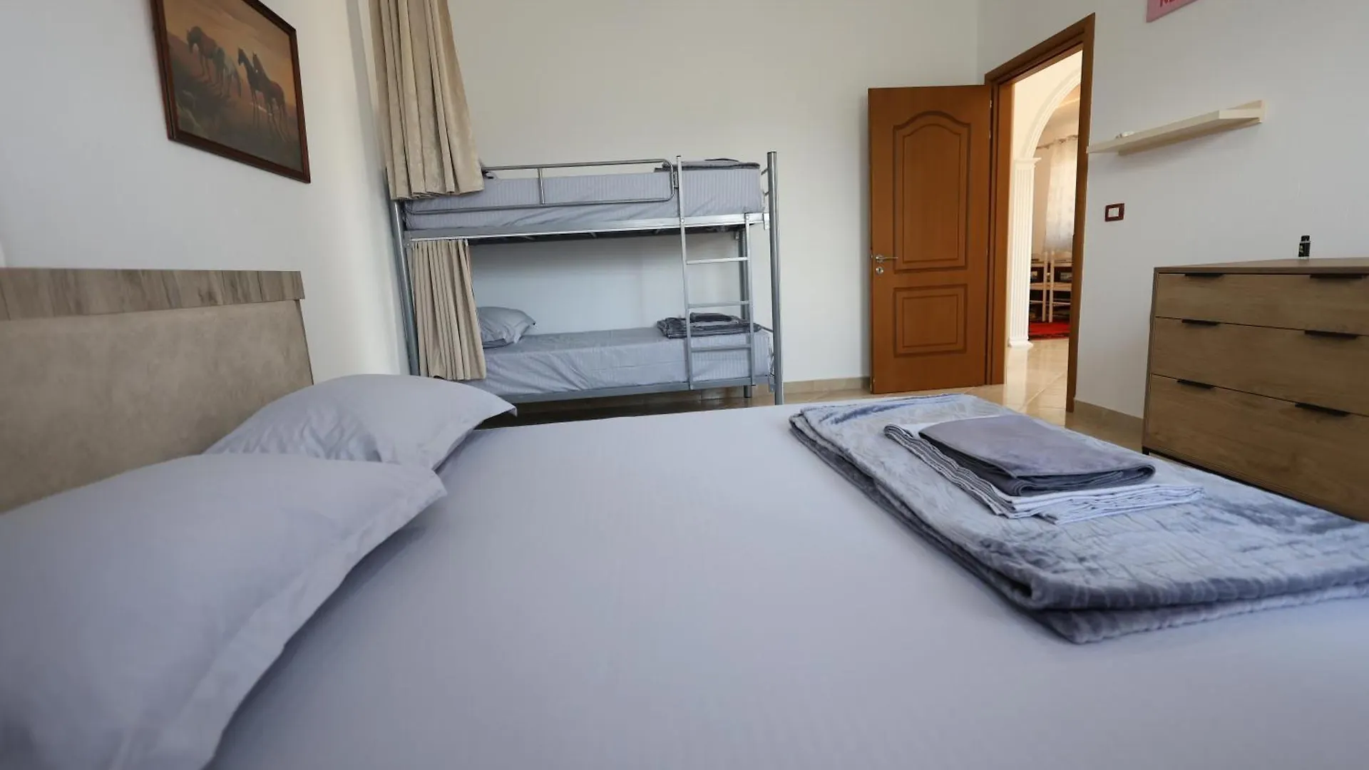 בראט Baza Hostel - Swimming Pool