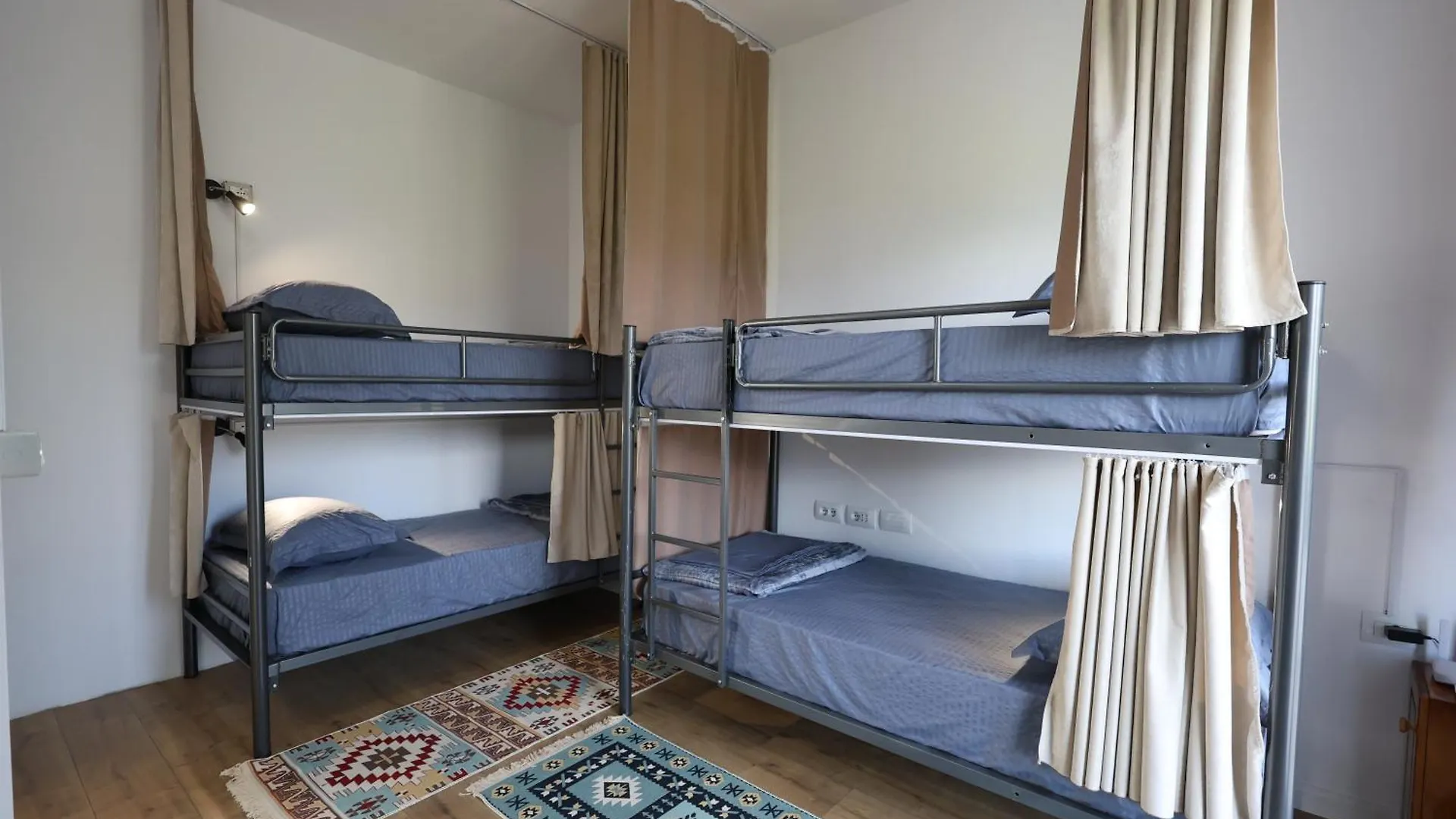 בראט Baza Hostel - Swimming Pool