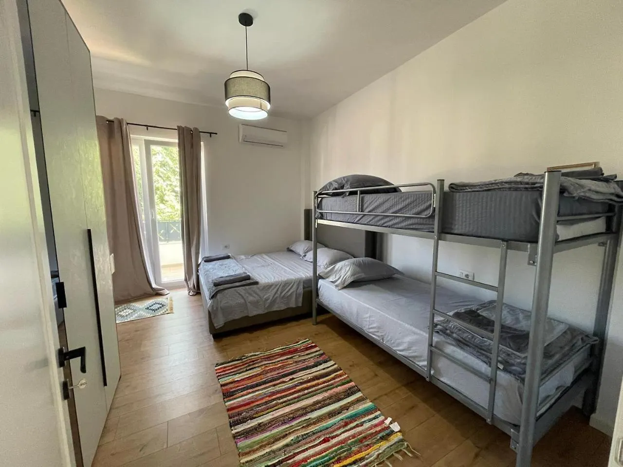 בראט Baza Hostel - Swimming Pool
