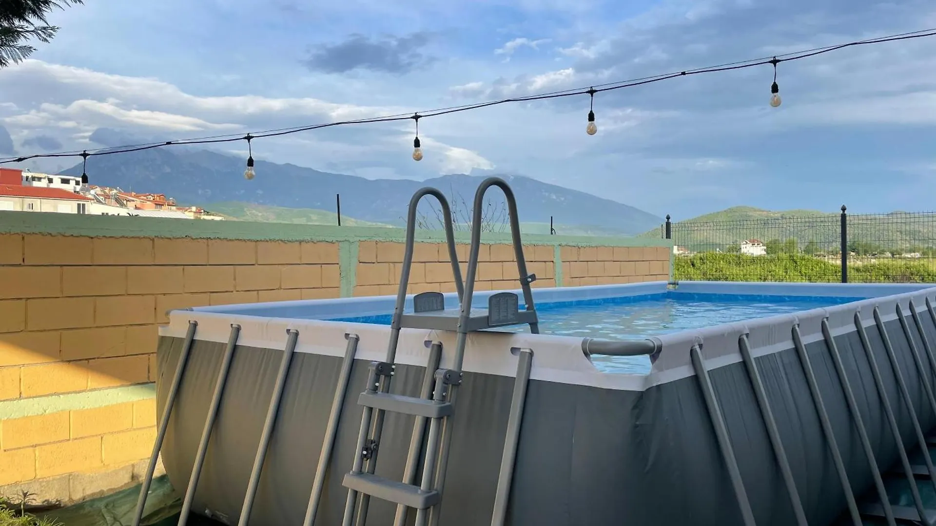 בראט Baza Hostel - Swimming Pool
