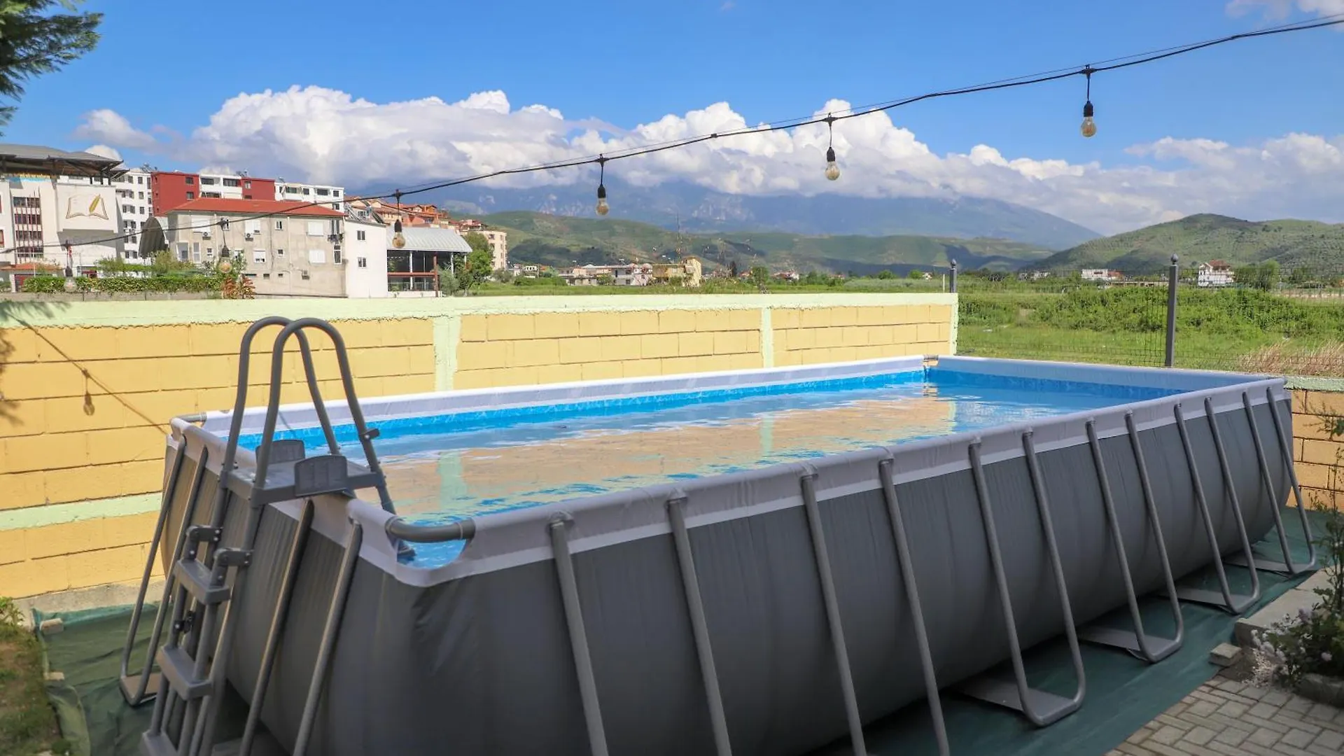 Baza Hostel - Swimming Pool 培拉特 0*,